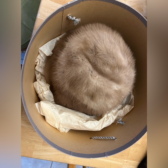 Vintage Fur Hat - Picture 15 of 16